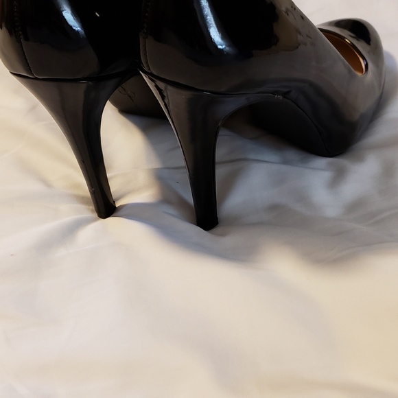 Jessica Simpson size 7 patent leather heels - Picture 3 of 4